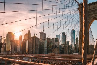 Läckra Brooklyn Bridge på Manhattan New York